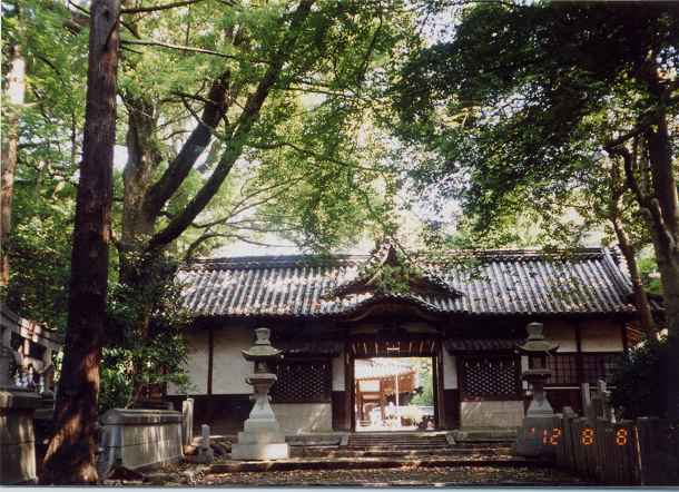 伊居田神社
