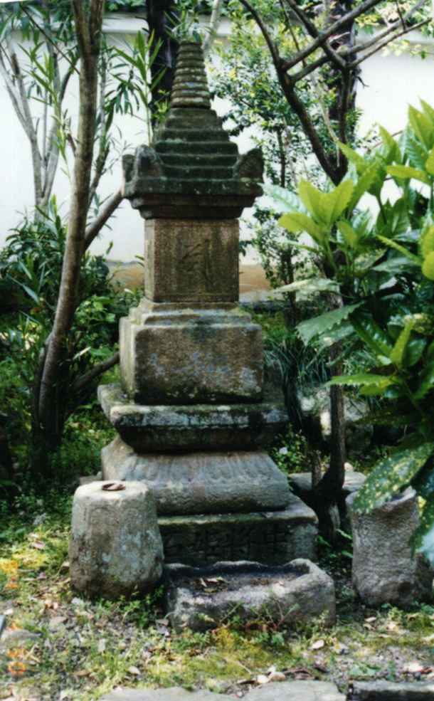 徳融寺姫の墓
